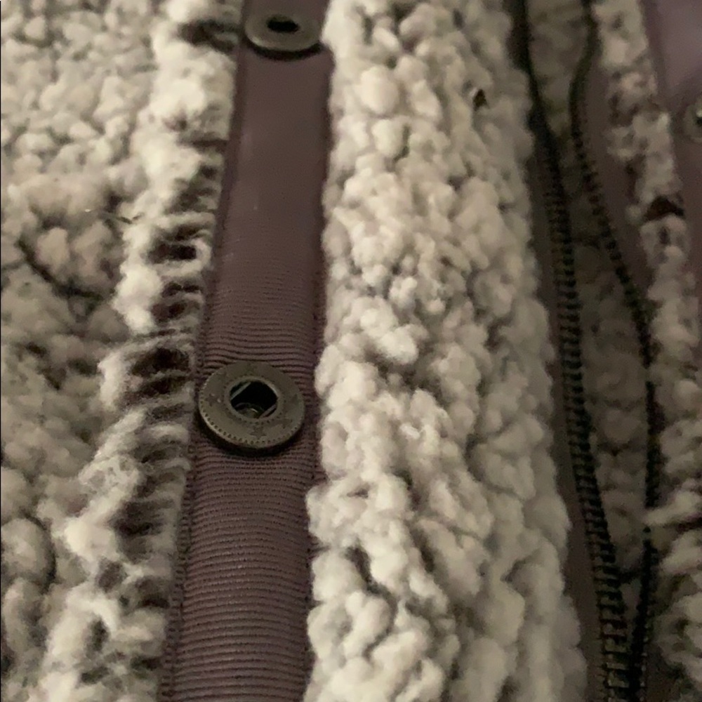 Vest - Picture 2 of 8